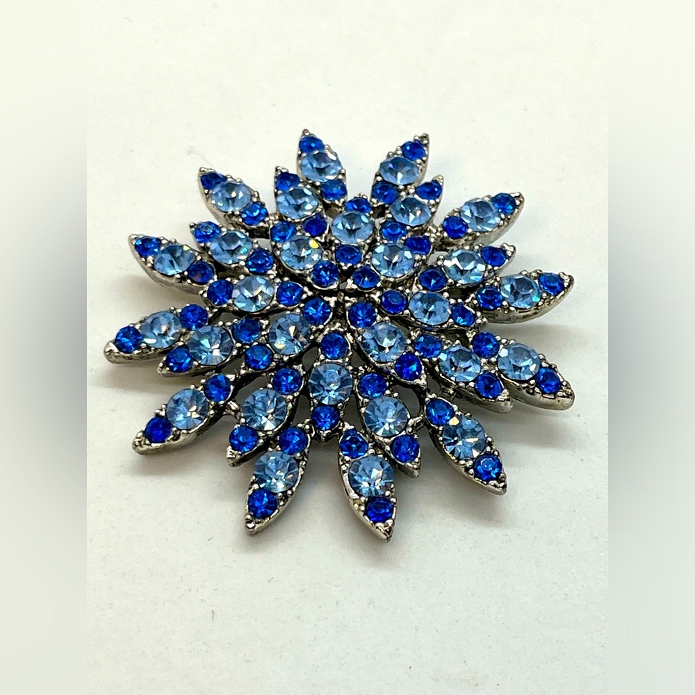 Beautiful two tone blue flower rhinestone brooch
